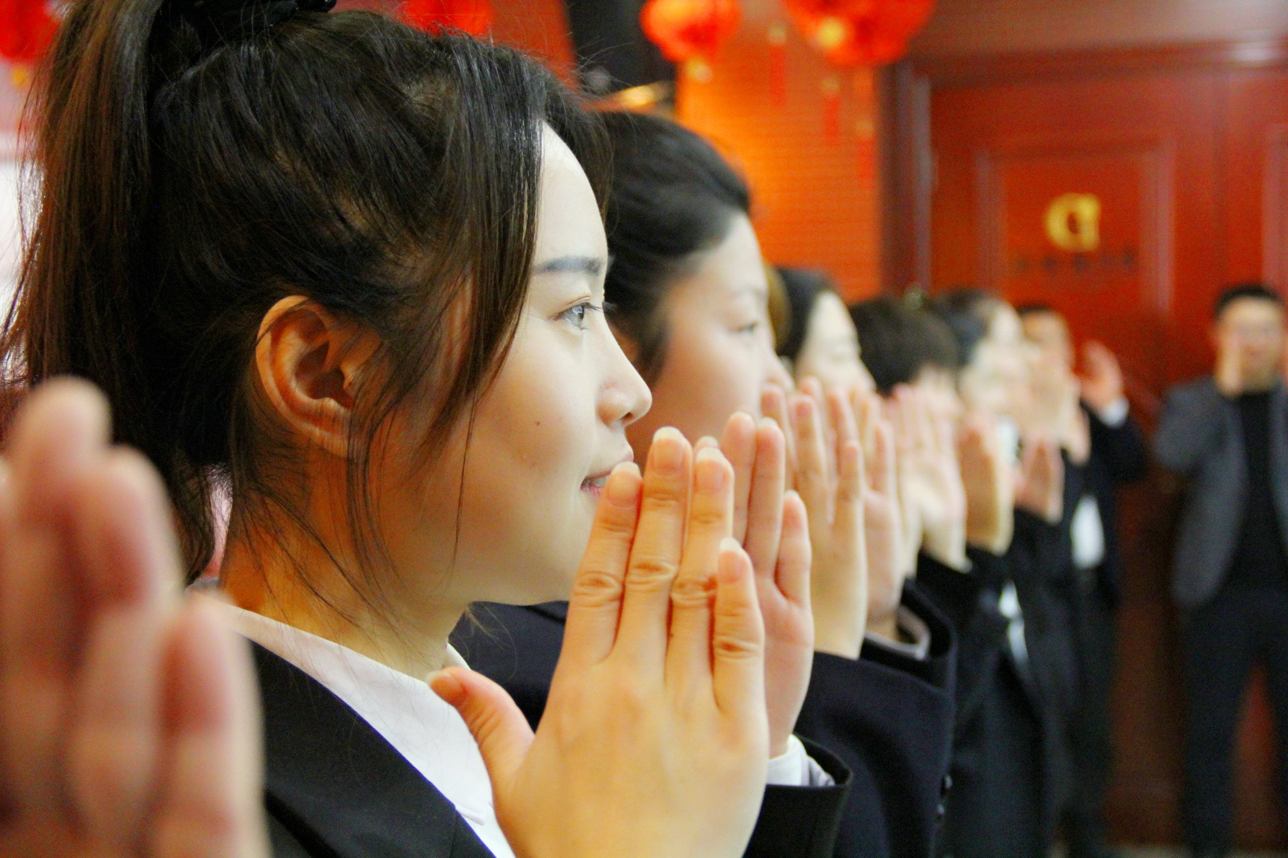 全面提升服務(wù)質(zhì)量，樹立良好企業(yè)文化！